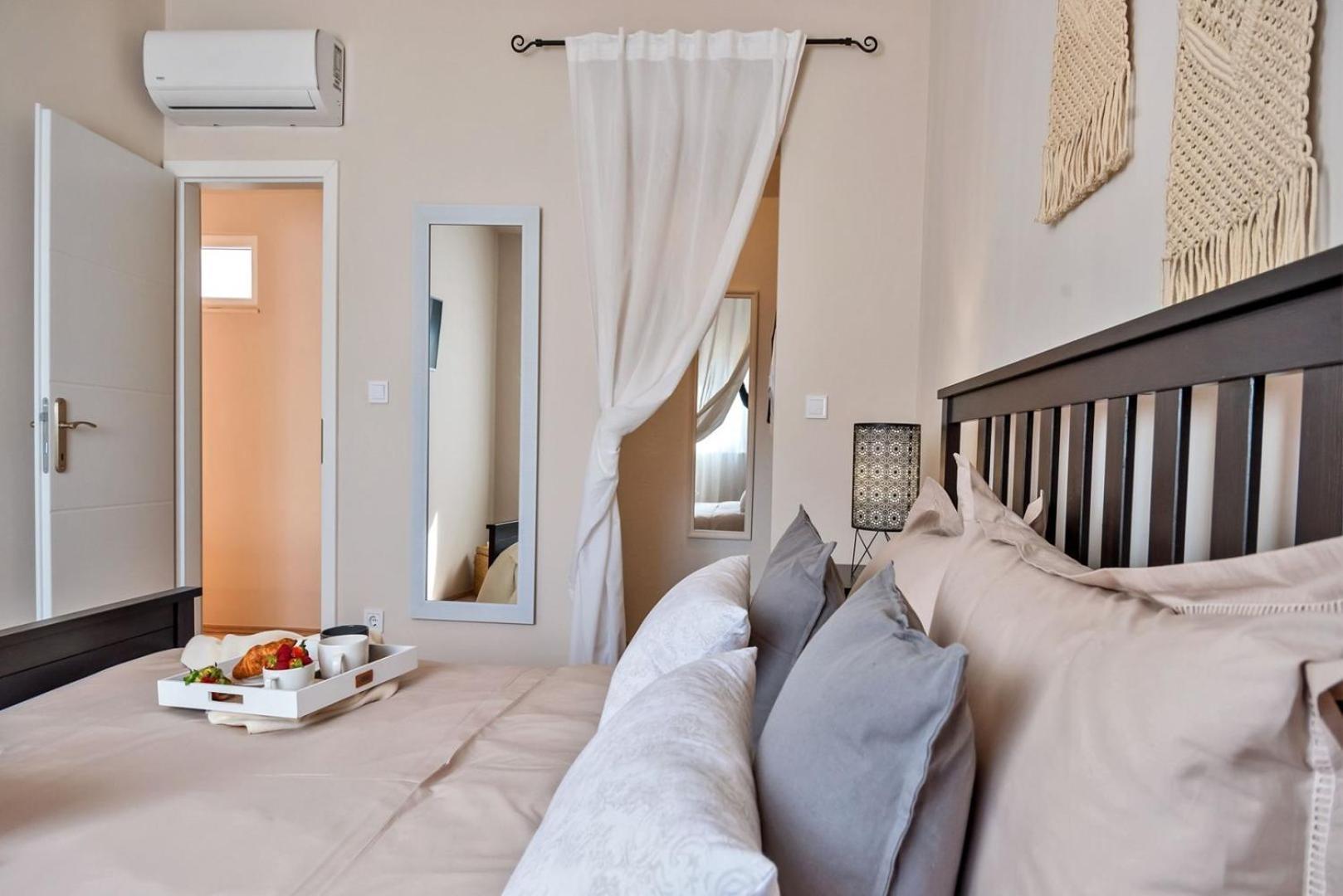 Luxury Villa Lelu With Heated Saltwater Pool, Parking, High Speed Internet, Bbq, Zrnovnica Exterior photo