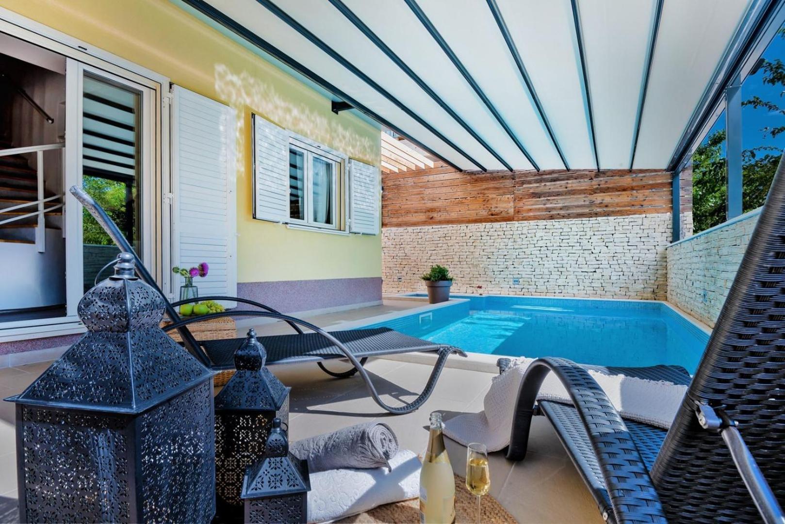 Luxury Villa Lelu With Heated Saltwater Pool, Parking, High Speed Internet, Bbq, Zrnovnica Exterior photo